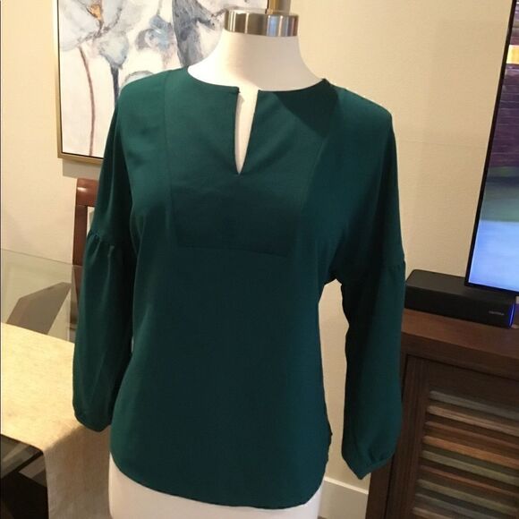 BananaārepublicĀ blouseā
sizeā
Medium - Picture 8 of 9